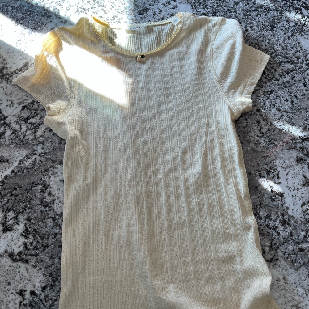 Doen butter yellow tee NWOT, small